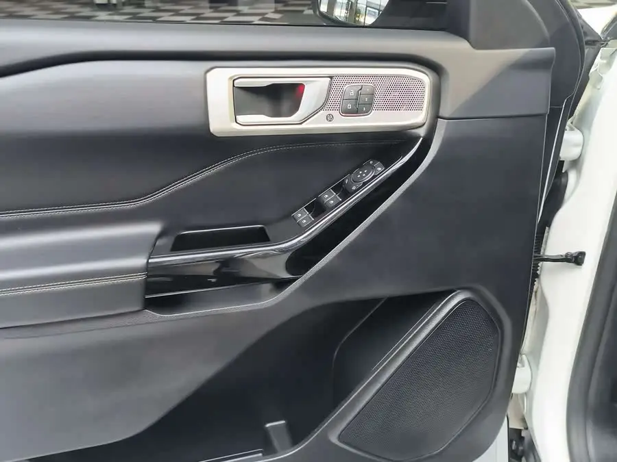 مستكشف 2020 EcoBoost 285 نسخة تيتانيوم رباعية الدفع 7 مقاعد