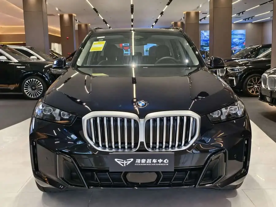 بي إم دبليو X5 طراز 2023 xDrive 30Li الفئة الفاخرة M حزمة الليل الرياضية