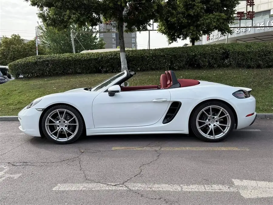Porsche 718 2022 Model Boxster 2.0T