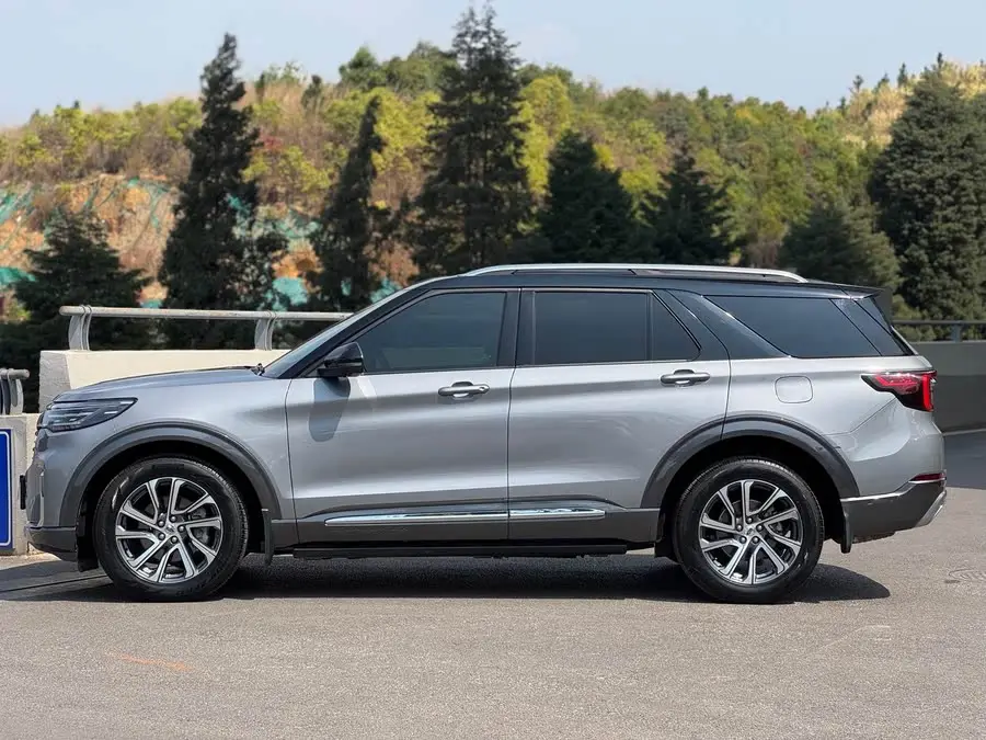 إكسبلورر 2023 إيكوبوست 285 نسخة الدفع الرباعي بلس 7 مقاعد