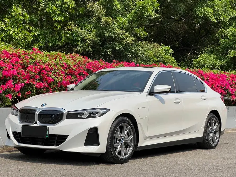 بي إم دبليو i3 2023 eDrive 40 L حزمة الليل