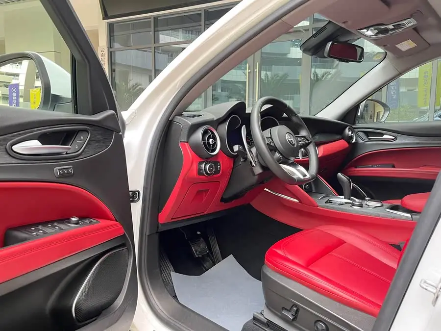 2021 Stelvio 2.0T 280HP Luxury Edition