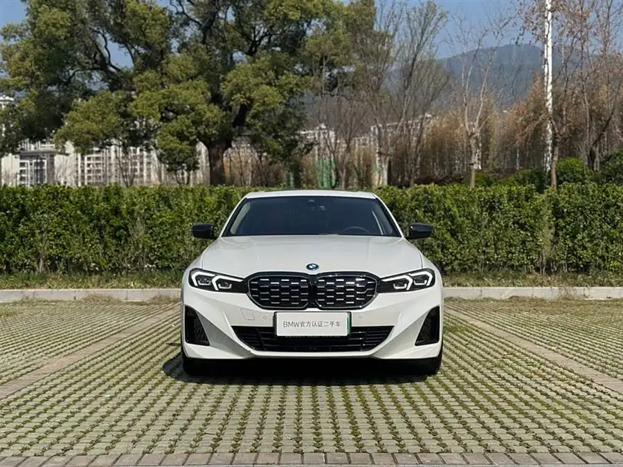 بي إم دبليو i3 2024 eDrive 40 L إصدار الليل