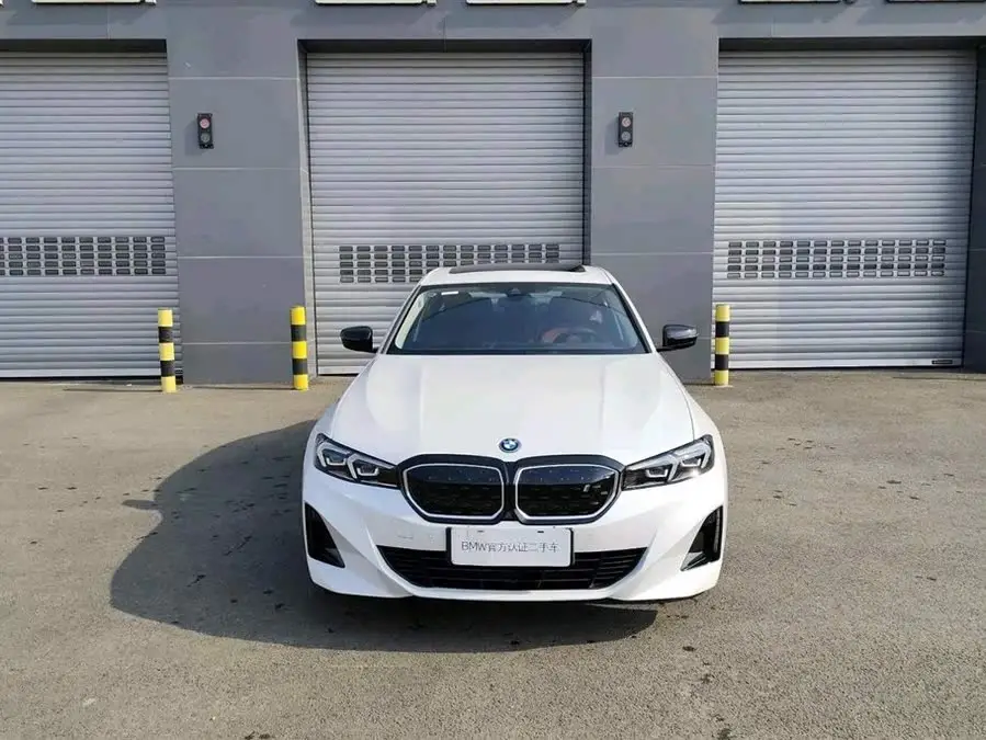 بي إم دبليو i3 2024 eDrive 40 L مجموعة الليل