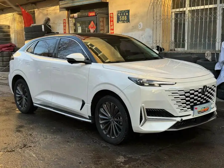 تشاينغن UNI-K 2021 2.0T الفئة الممتازة