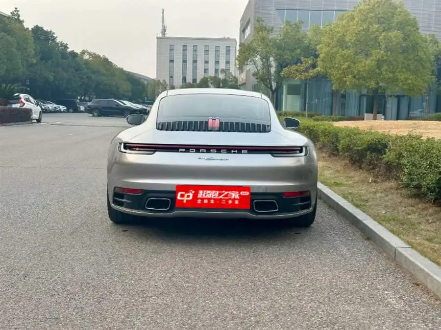 بورش 911 2023 كاريرا 3.0T