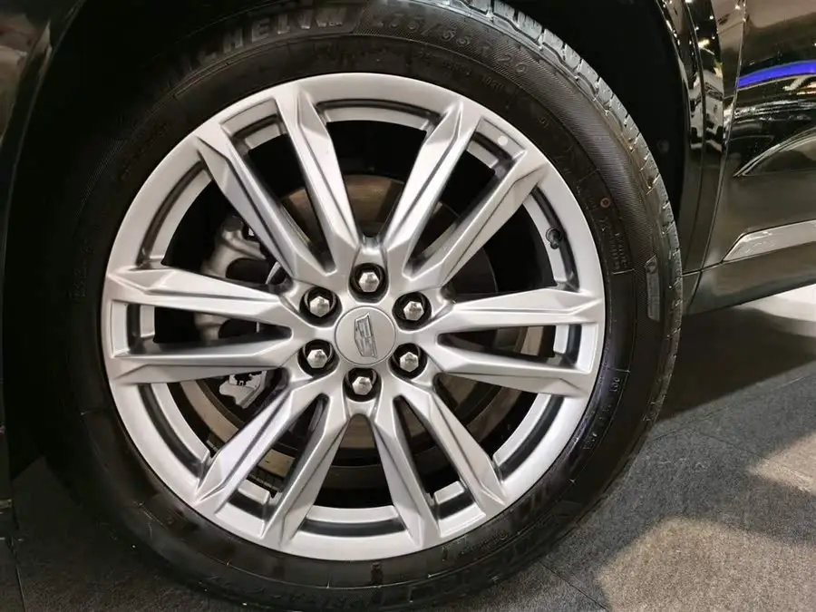 كاديلاك XT6 2022 2.0T ذات سبعة مقاعد دفع رباعي فاخر