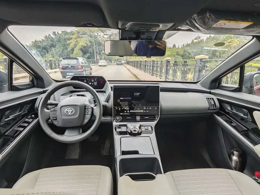 فاو تويوتا bZ4X 2022 نسخة الأداء العالي Premium دفع رباعي