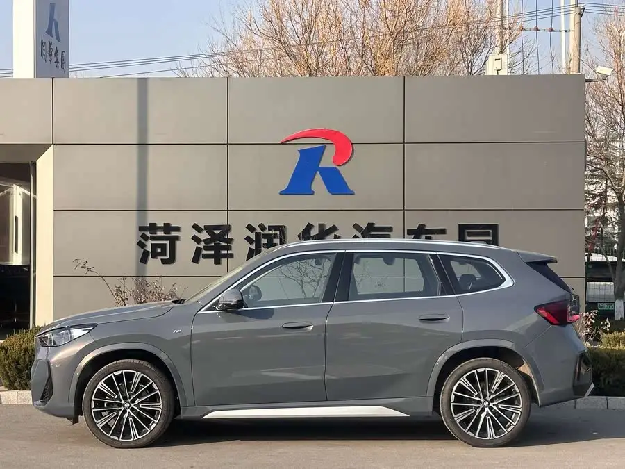 بي إم دبليو X1 2023 sDrive25Li حزمة M الرياضية