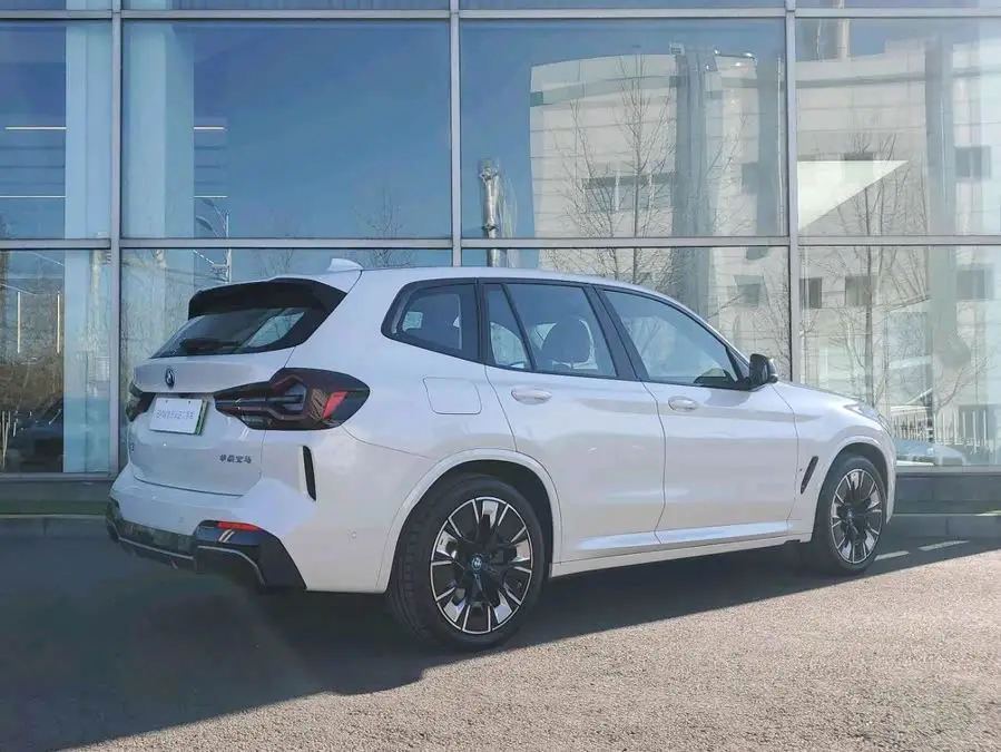 BMW iX3 2023 Leading Model