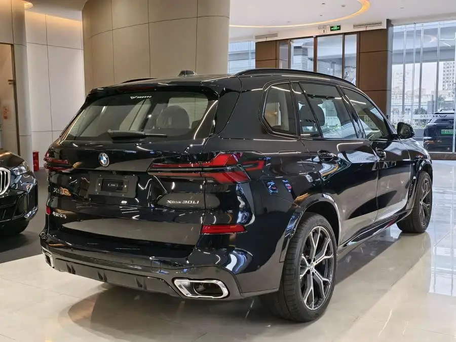 بي إم دبليو X5 طراز 2023 xDrive 30Li الفئة الفاخرة M حزمة الليل الرياضية