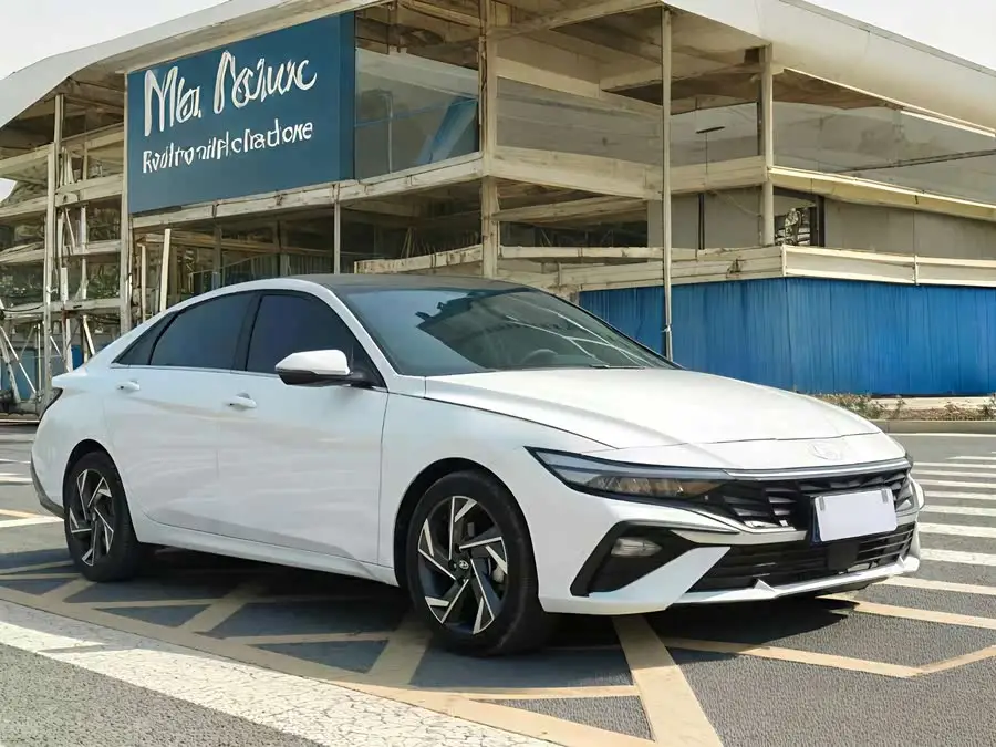 Elantra 2023 1.5L CVT LUX Premium Edition