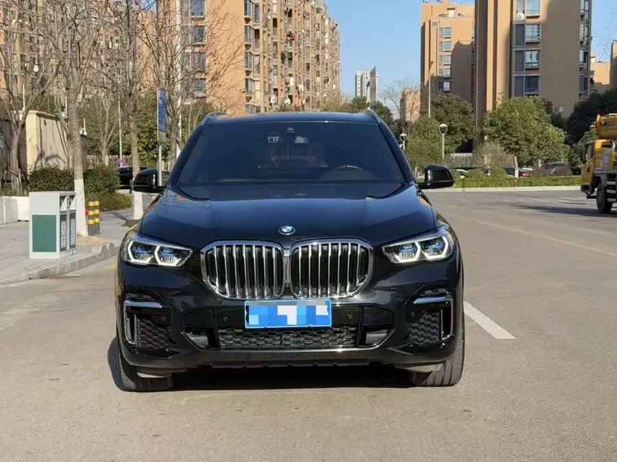 2022 بي إم دبليو X5 xDrive 40Li حزمة M الرياضية