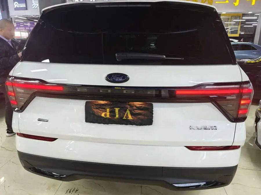 2023 Ford Edge L 2.0T EcoBoost E Hybrid Two-Wheel Drive Seven-Seater Trend