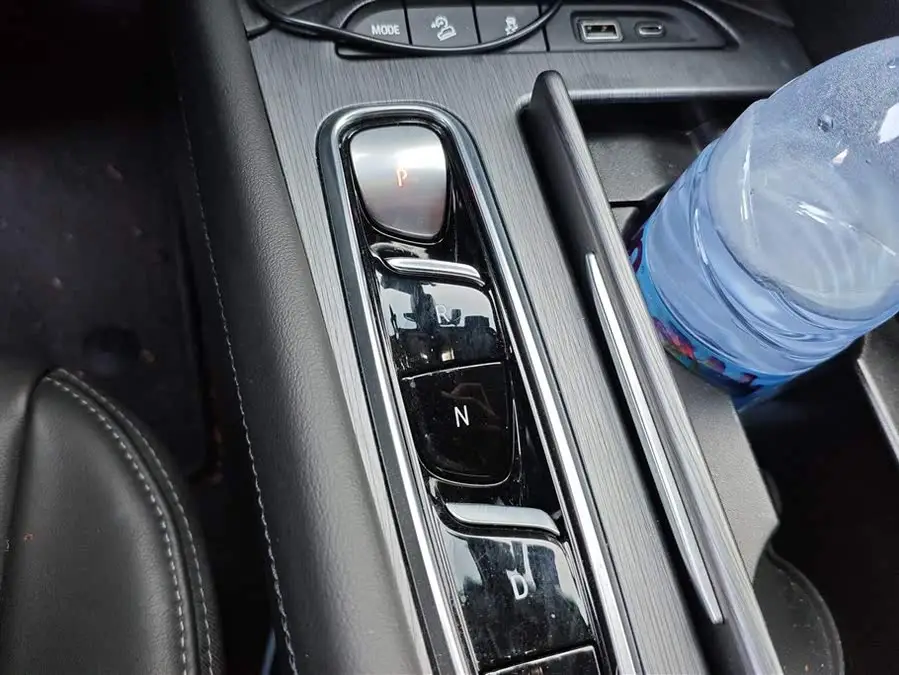 2022 إنفيجن 652T دفع رباعي بريميوم 7 مقاعد