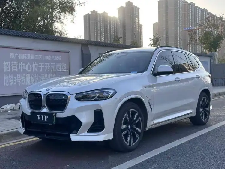 BMW iX3 2024 Leading Model