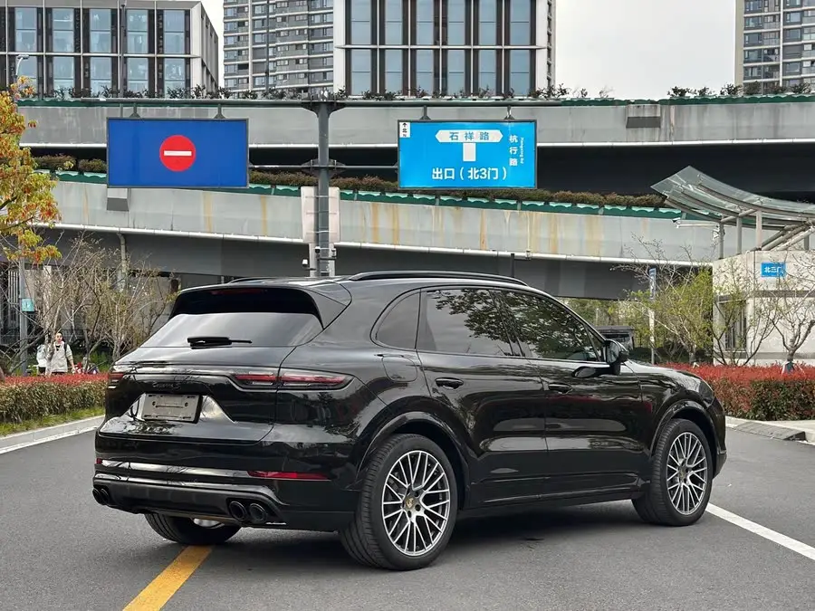 2023 Cayenne Cayenne S 2.9T Platinum Edition