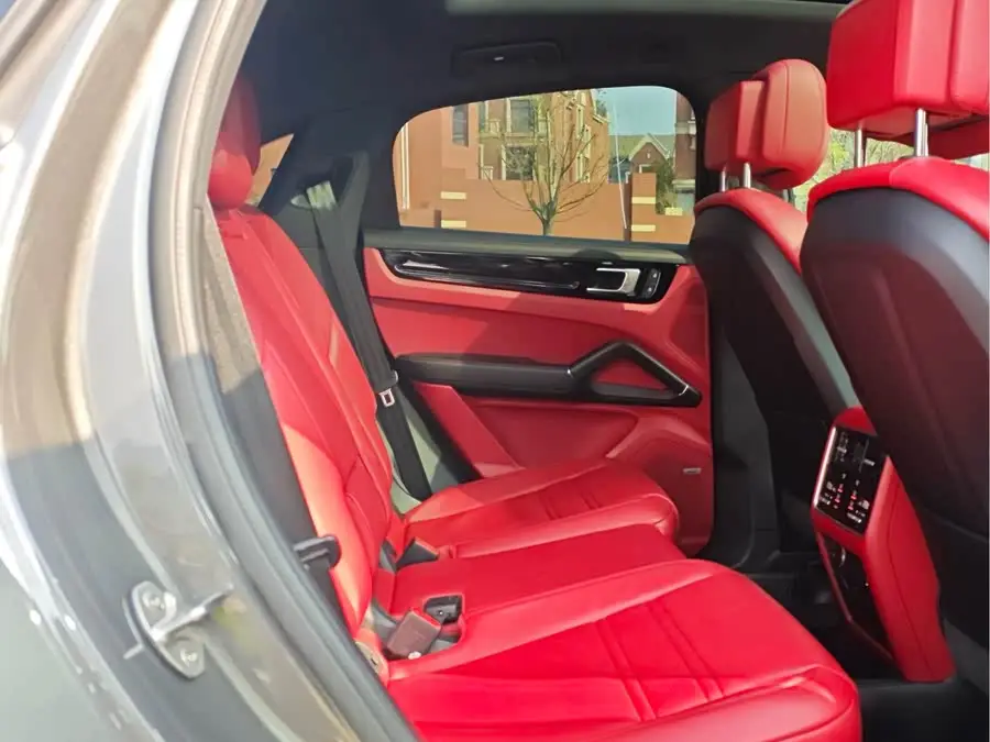 2022 Cayenne Cayenne Coupé 3.0T Platinum Edition