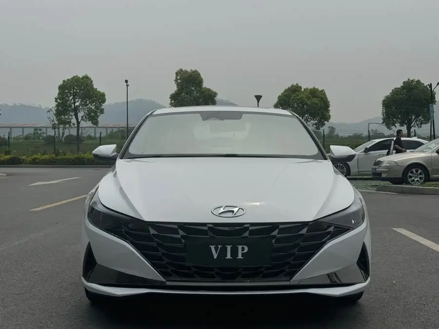 إيلانtra 2022 1.5L CVT LUX المتميزة