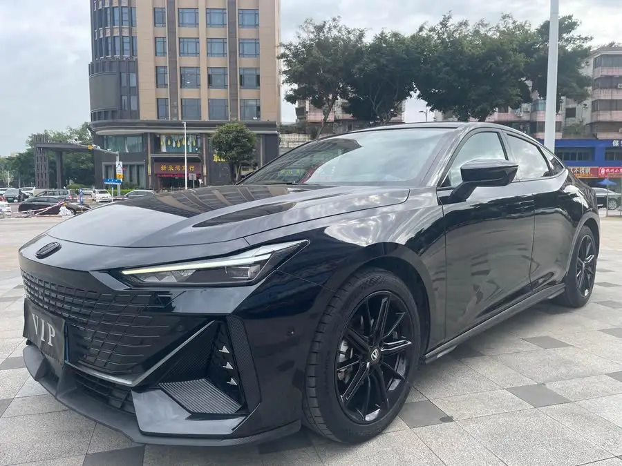 Changan UNI-V 2022 1.5T Smart Navigation Edition