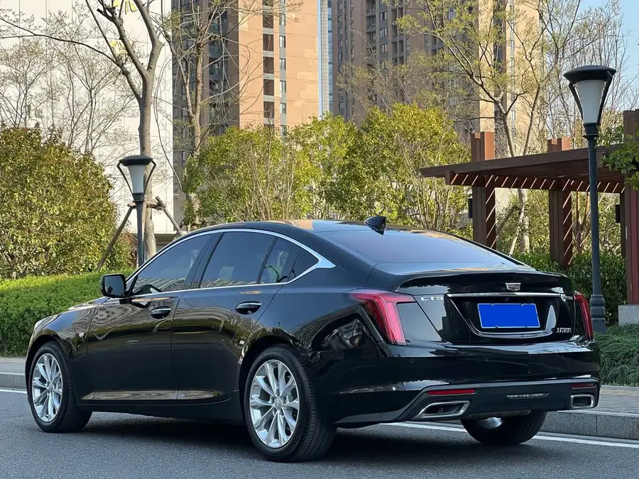 كاديلاك CT5 2022 28T الفاخرة (الإصدار القياسي)