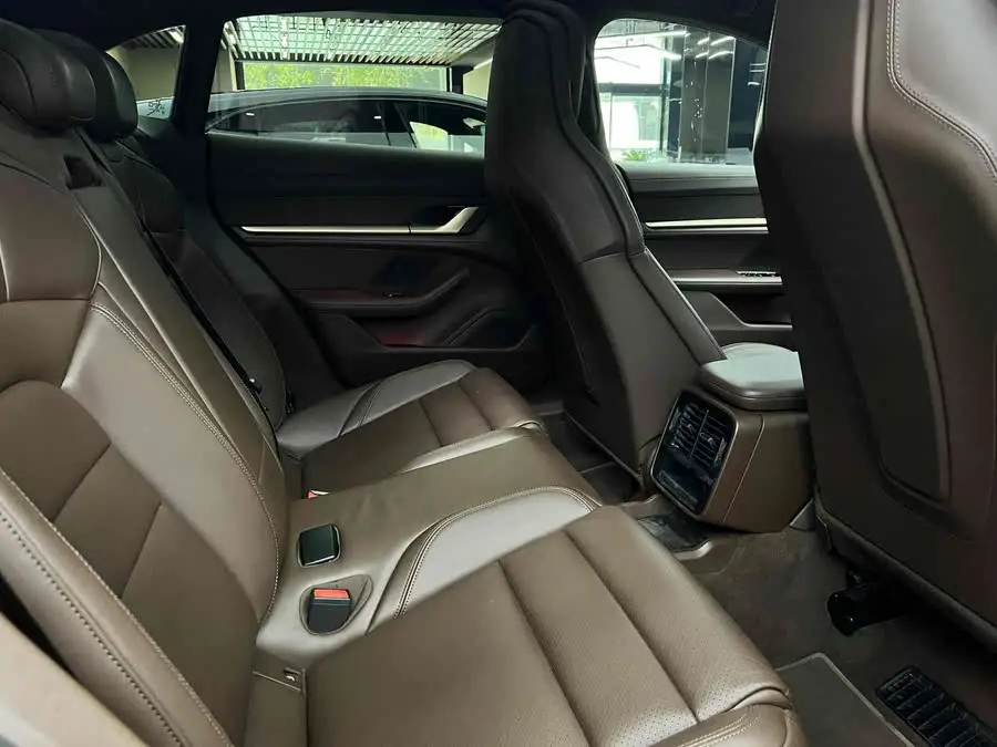 2022 تايكان 4 كروس توريزمو