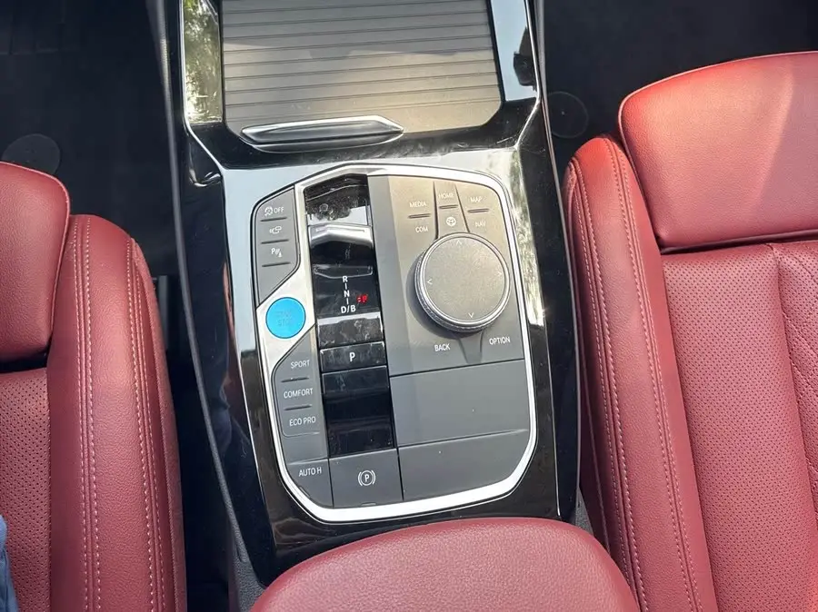 BMW iX3 2024 Leading Model