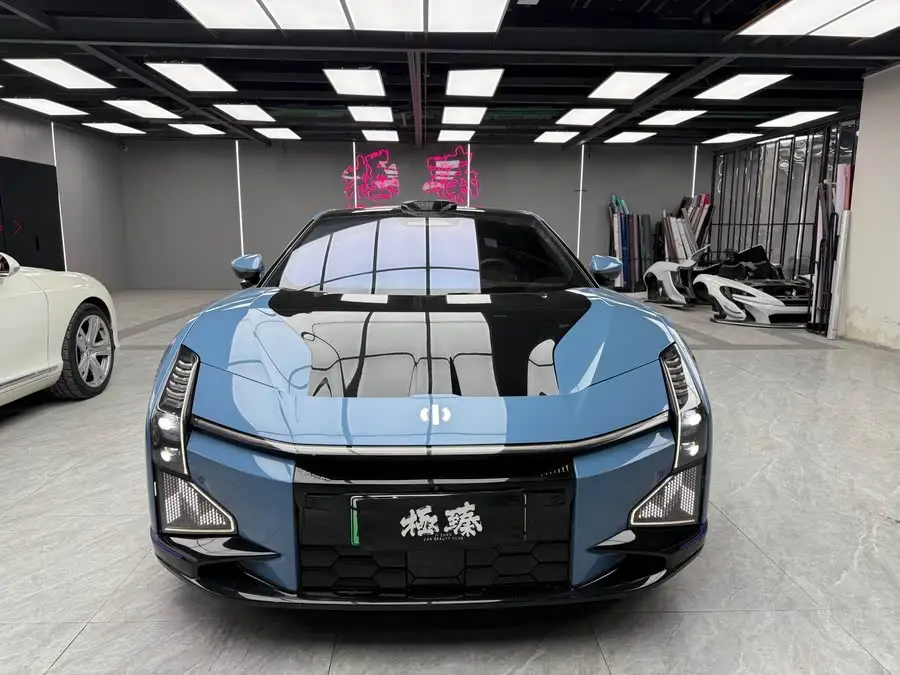 هاي في HiPhi Z 2023 إصدار حضري بأربعة مقاعد