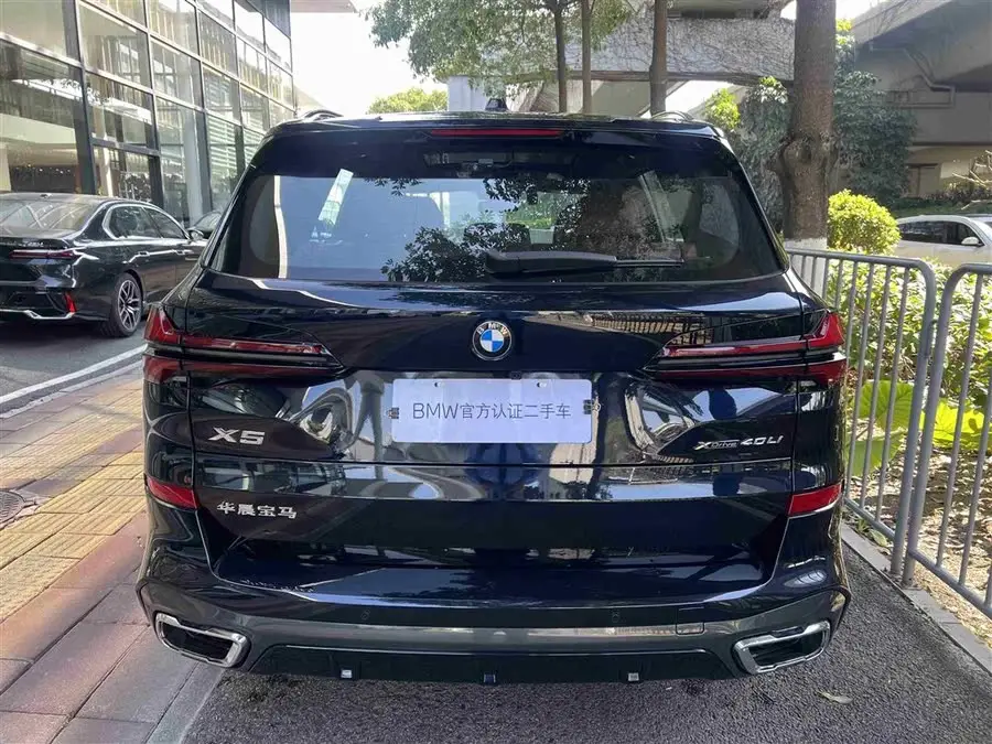 بي إم دبليو X5 2023 xDrive 40Li M حزمة رياضية ليلية