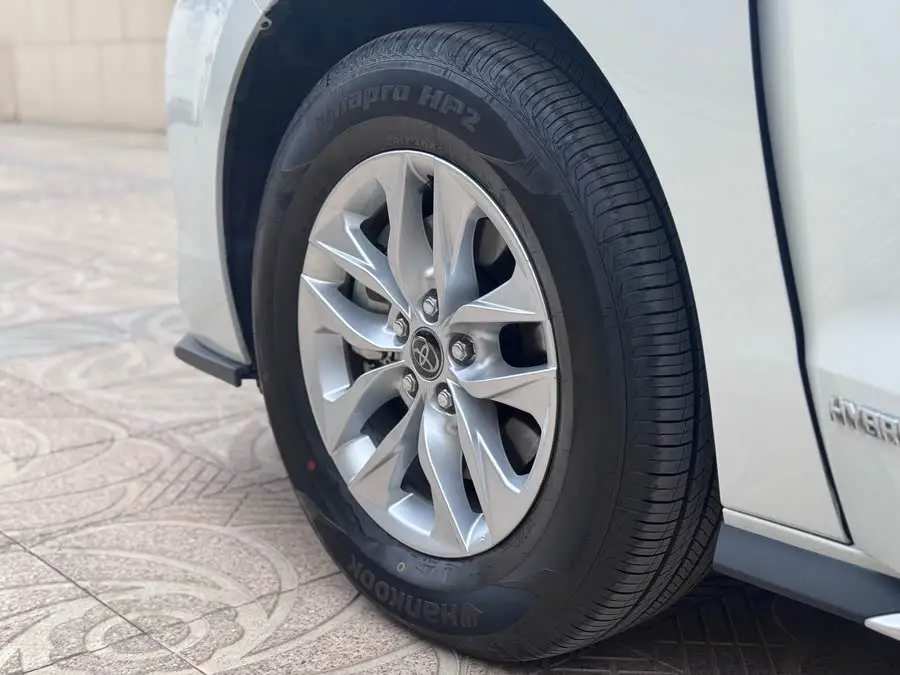 غريفيا 2023 فئة الراحة الهجينة سعة 2.5 لتر