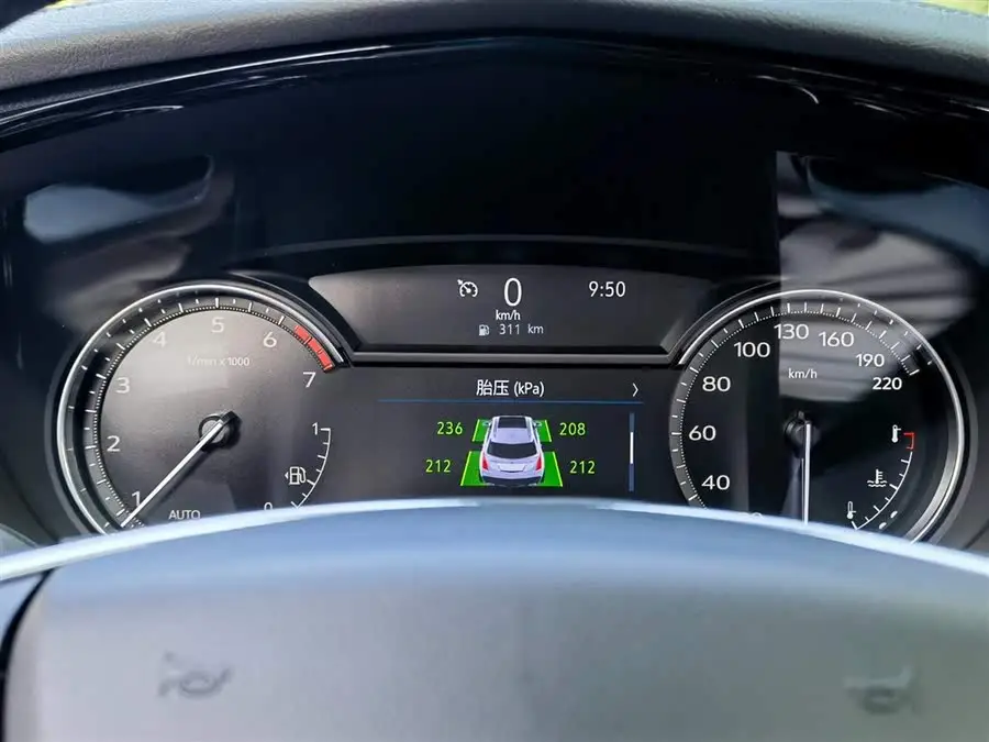 كاديلاك XT5 2022 2.0T دفع رباعي فاخر (إصدار الطائر الطنان)