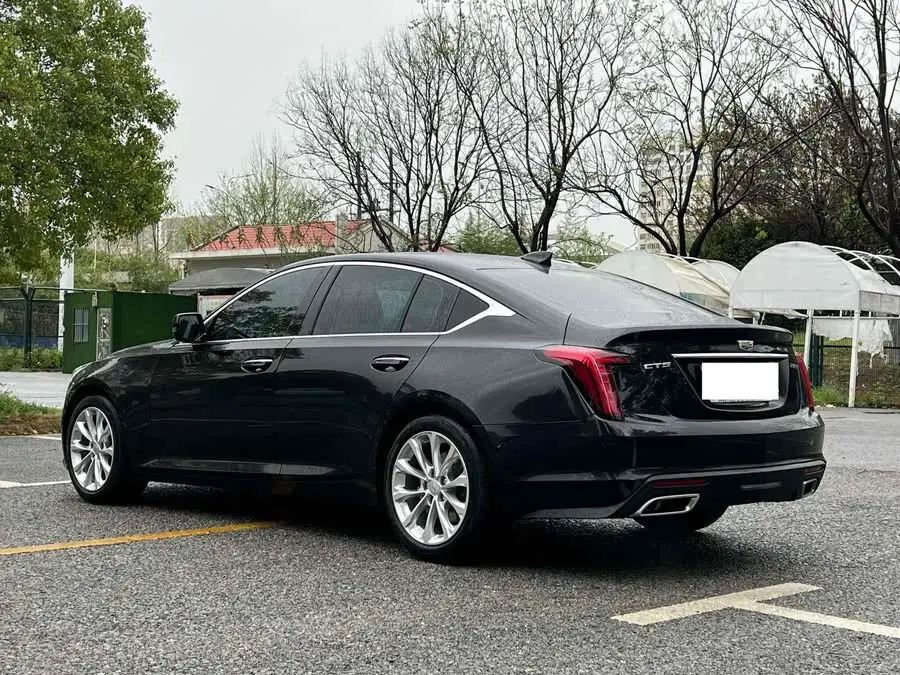 كاديلاك CT5 2022 28T الفاخرة (الإصدار القياسي)