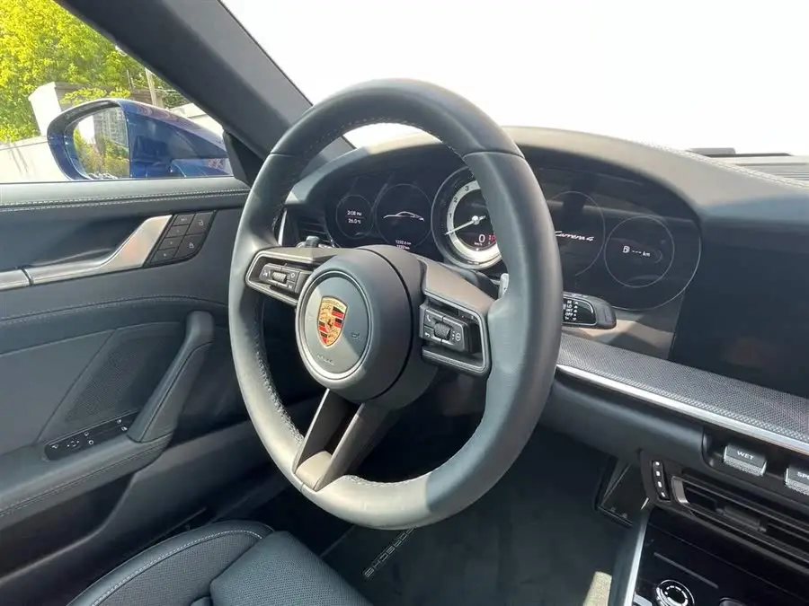 بورش 911 طراز 2023 كاريرا 4 3.0T