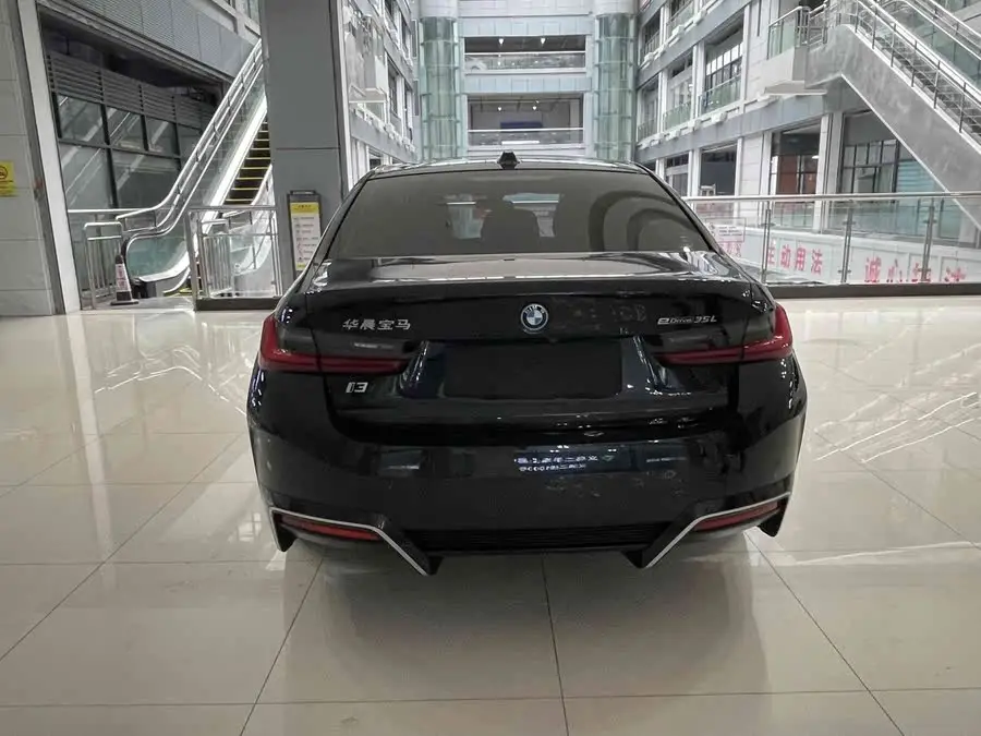 بي إم دبليو i3 2024 eDrive 35 L