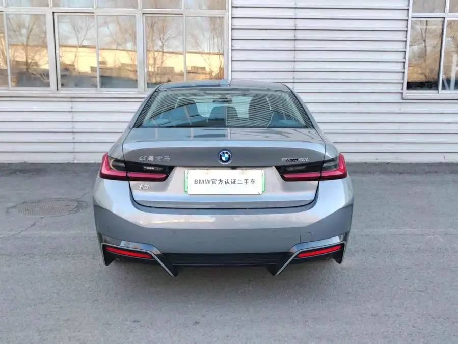 بي إم دبليو i3 2024 eDrive 40 L حزمة الرياضة الليلية