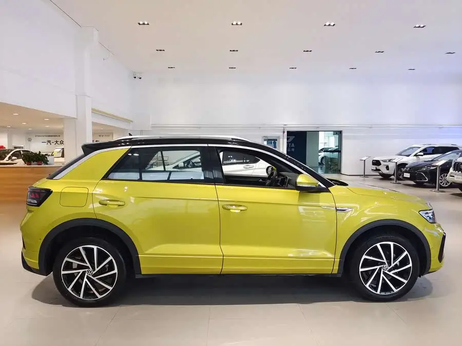 T-ROC 2023 300TSI DSG نسخة ستارى للدفع الأمامي