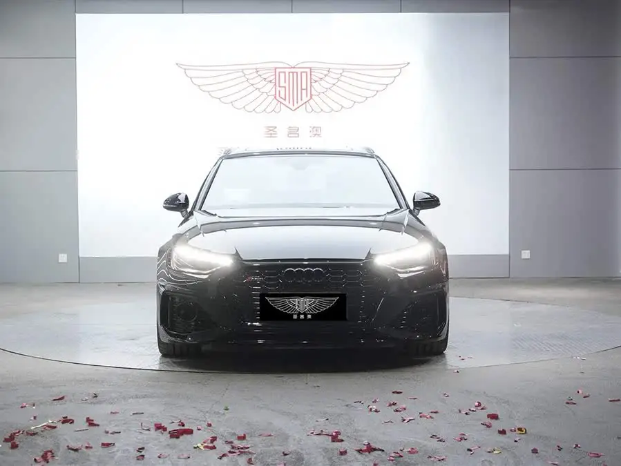 أودي RS 4 2023 RS4 أفانت إصدار بلاك