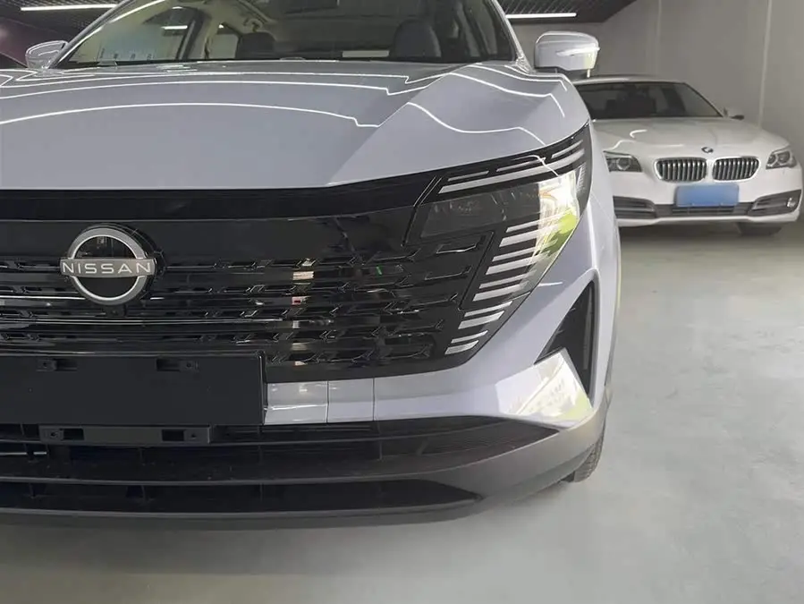 نيسان إكس-تريل 2025 فئة الشرف 2.0 لتر CVT XV+ الطراز الرائد