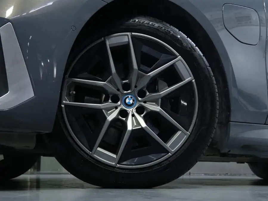 BMW i5 2024 eDrive 35L Luxury Edition