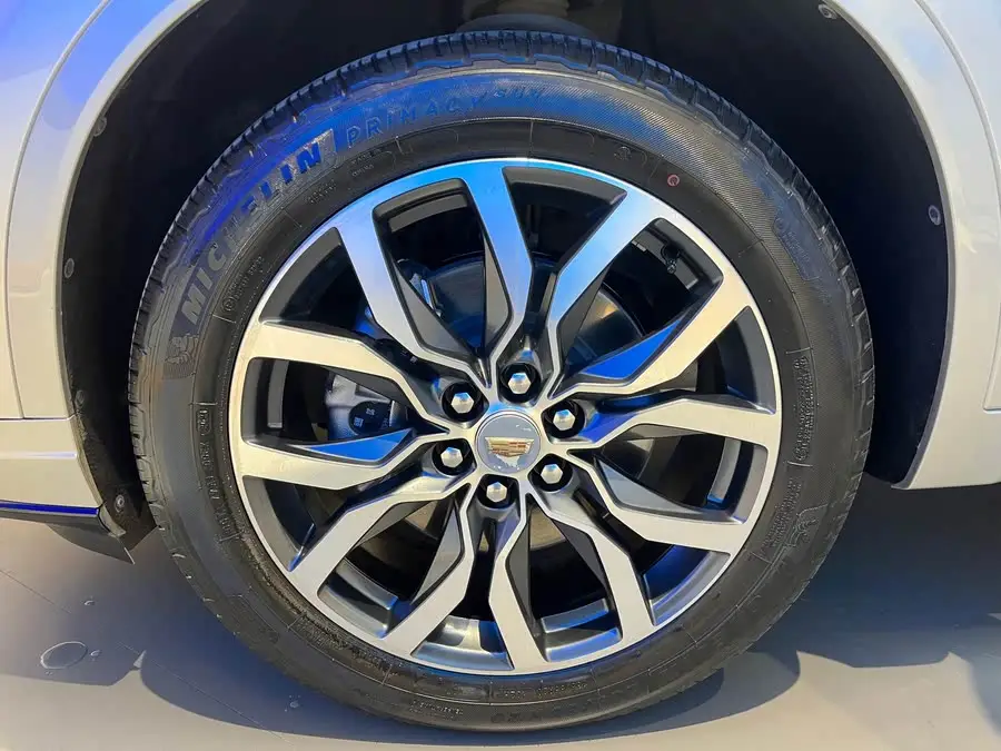 كاديلاك XT6 طراز 2021 2.0T بستة مقاعد ودفع رباعي بلاتينيوم