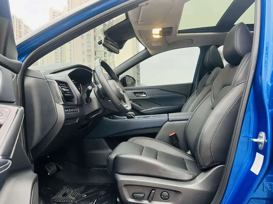 نيسان إكس-تريل 2023 1.3T CVT فئة رائدة