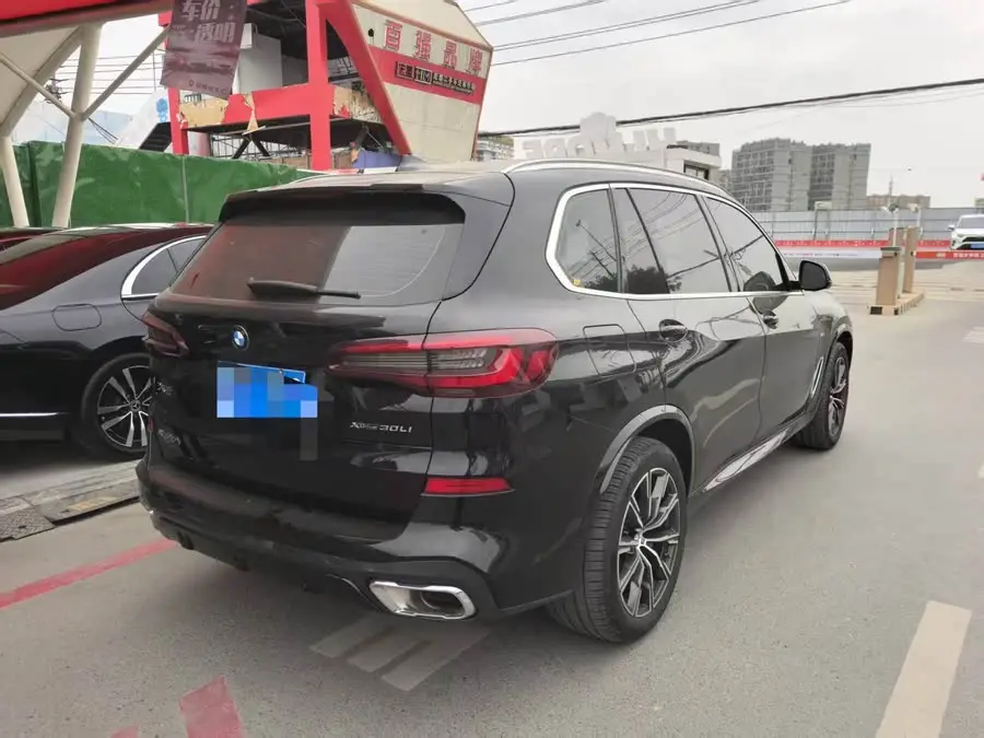 بي إم دبليو X5 2022 xDrive 30Li حزمة M الرياضية الفاخرة