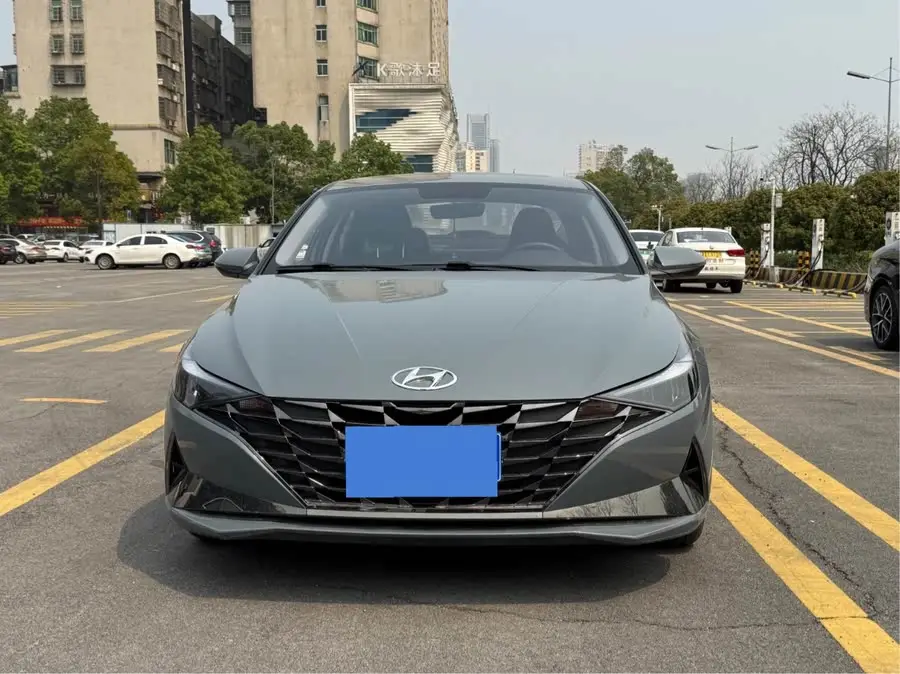 إلنترا 2022 1.5 لتر CVT LUX النسخة الفاخرة