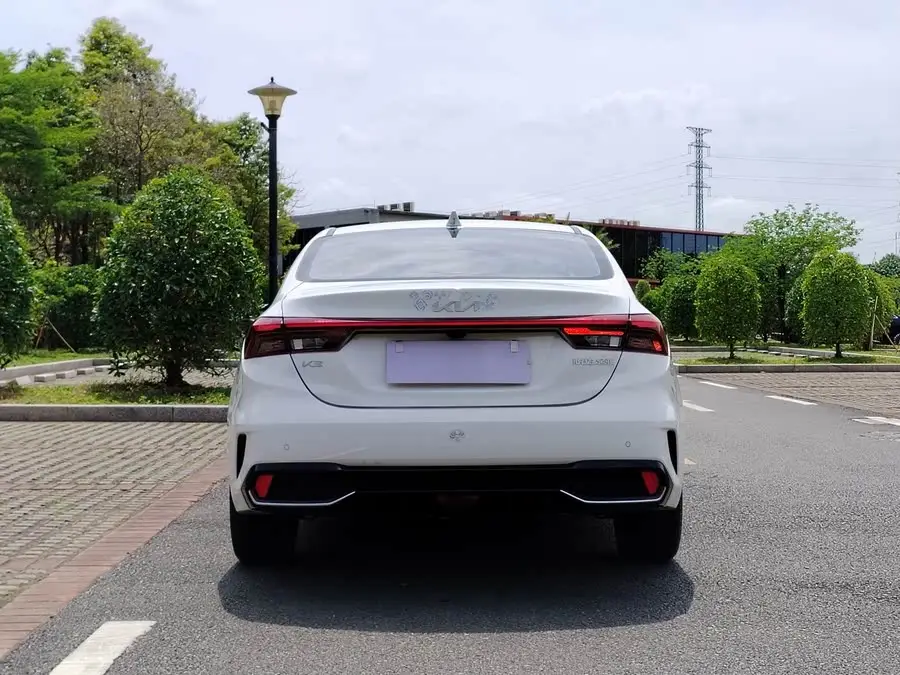 كيا K3 2023 نسخة بريميوم 1.5 لتر CVT