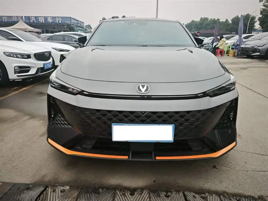 شانجان UNI-V 2023 1.5T الإصدار المتميز