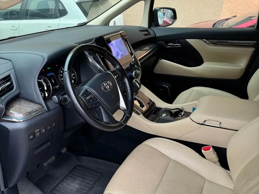 ألْفارد 2021 هايبرد 2.5 لتر إصدار متميز