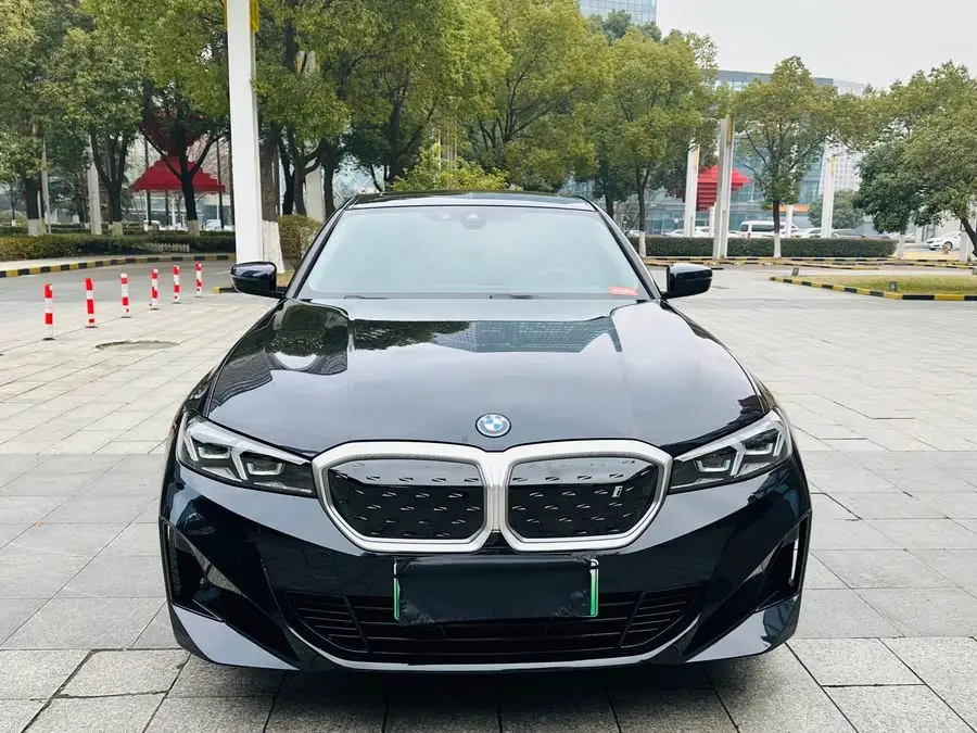 بي إم دبليو i3 2024 eDrive 35 L