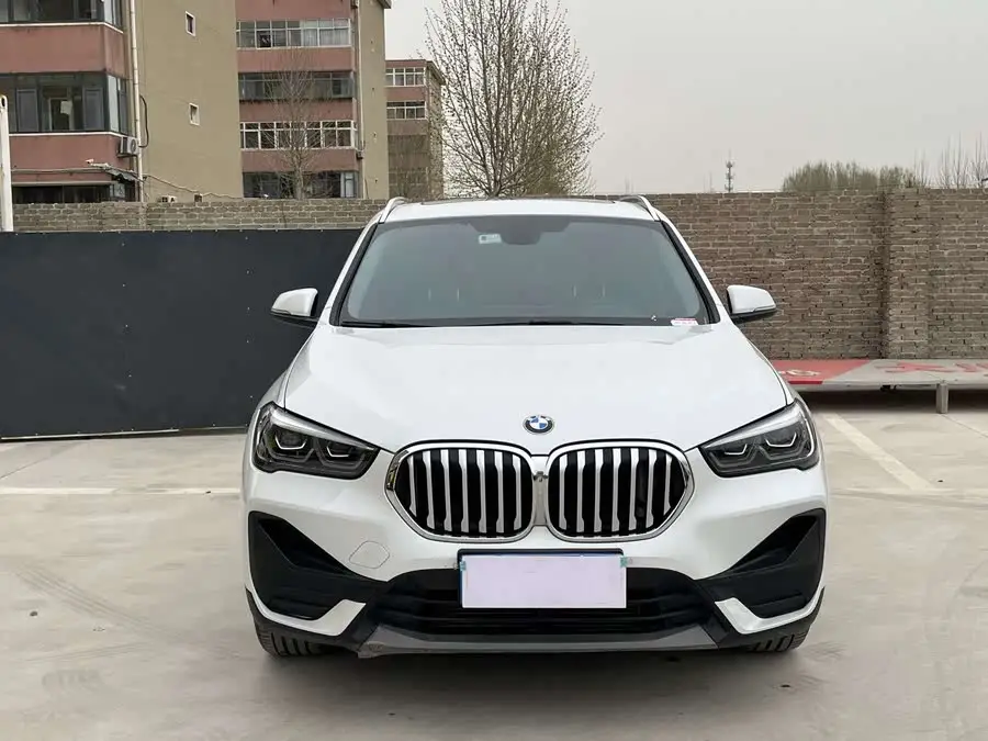 بي إم دبليو X1 2021 طراز معدل sDrive20Li الطراز الأنيق