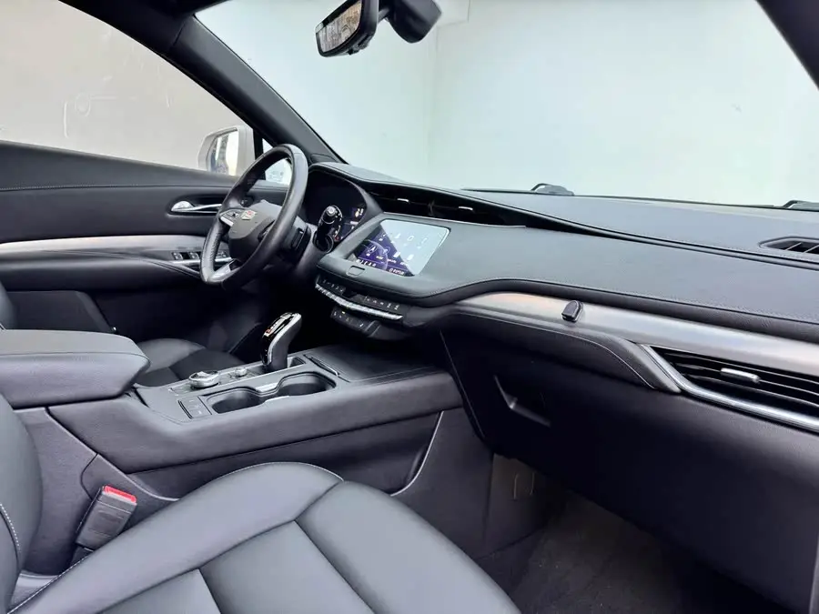 كاديلاك XT4 2020 طراز مُعدل 28T دفع ثنائي نموذج رائد