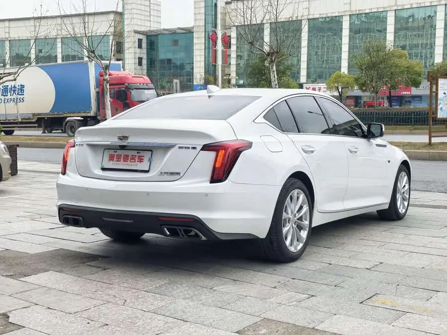 كاديلاك CT5 2022 28T الفاخرة (النسخة القياسية)